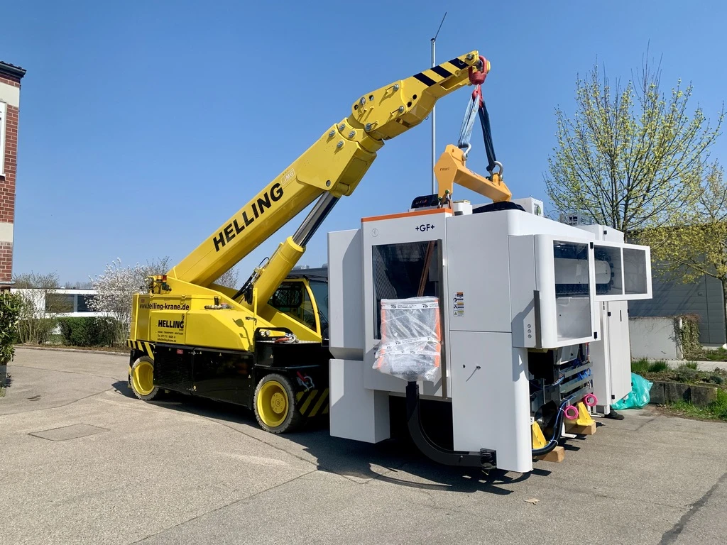 Anlieferung der neuen MILL P 800 U per Mobilkran am 8. April 2020