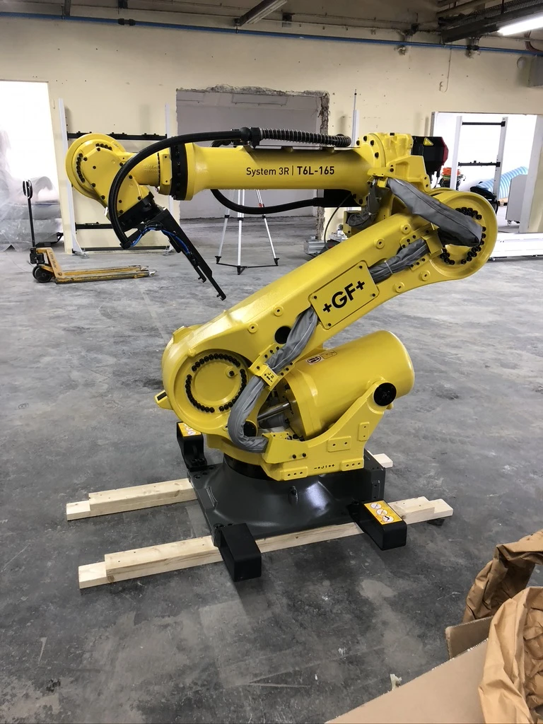 FANUC-Roboter System 3R T6L-165 beim Aufbau der neuen Zelle
